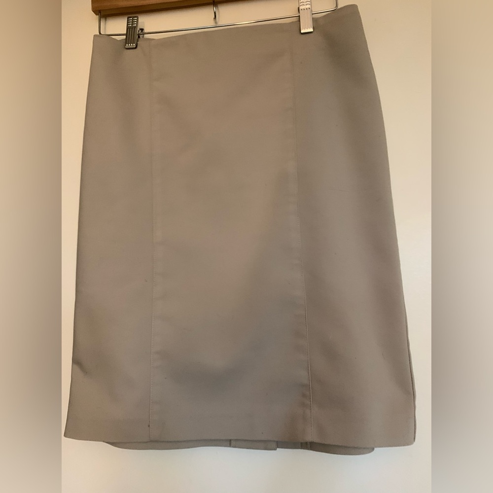 Van Heusen ladies beige straight skirt size 4